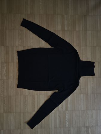 Schwarzer Rollkragenpullover, Grösse S