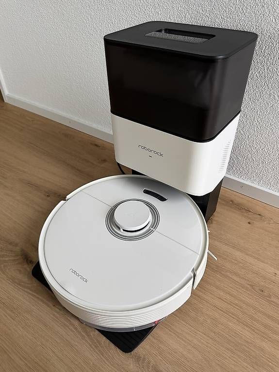 Roborock Aspirapolveri & Accessori: Roborock Q7 Max+ inkl. Absaugstation + Zubehör – Usato da Schwarzenbach SG venduto da melanieh.