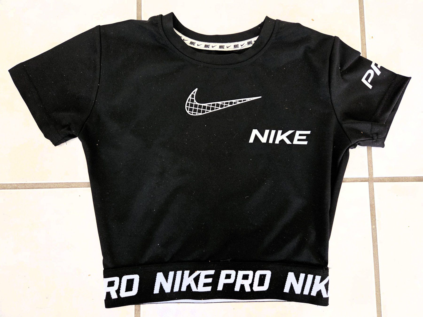 Nike Camicie, T-shirt & Polo: NIKE PRO - TSHIRT KINDER – Usato da Brüttisellen venduto da Nighttrain