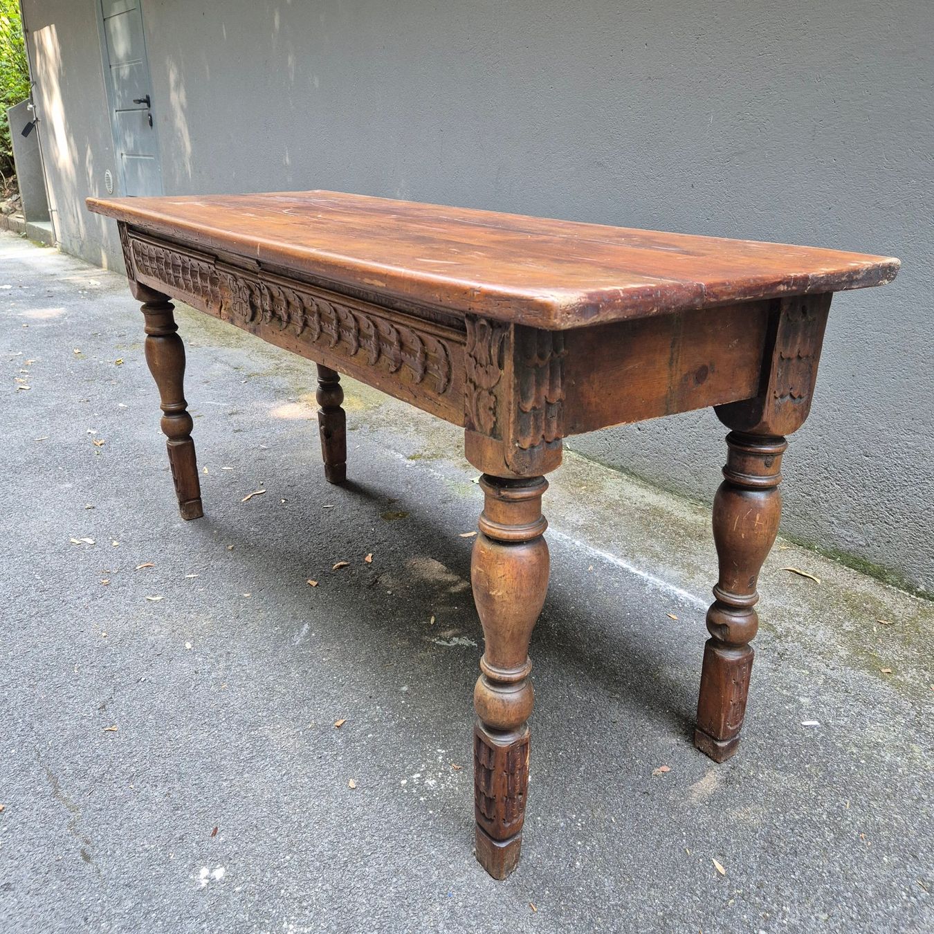 Tische: Nussbaumtisch von 1713 – Gebraucht aus Luzern von Louis-XVI 2