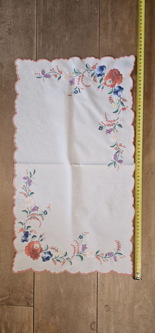 Serviettes: Stoffservietten bestickt mit Blumen – Neuf (Voir description) à Saanen par Steierlein