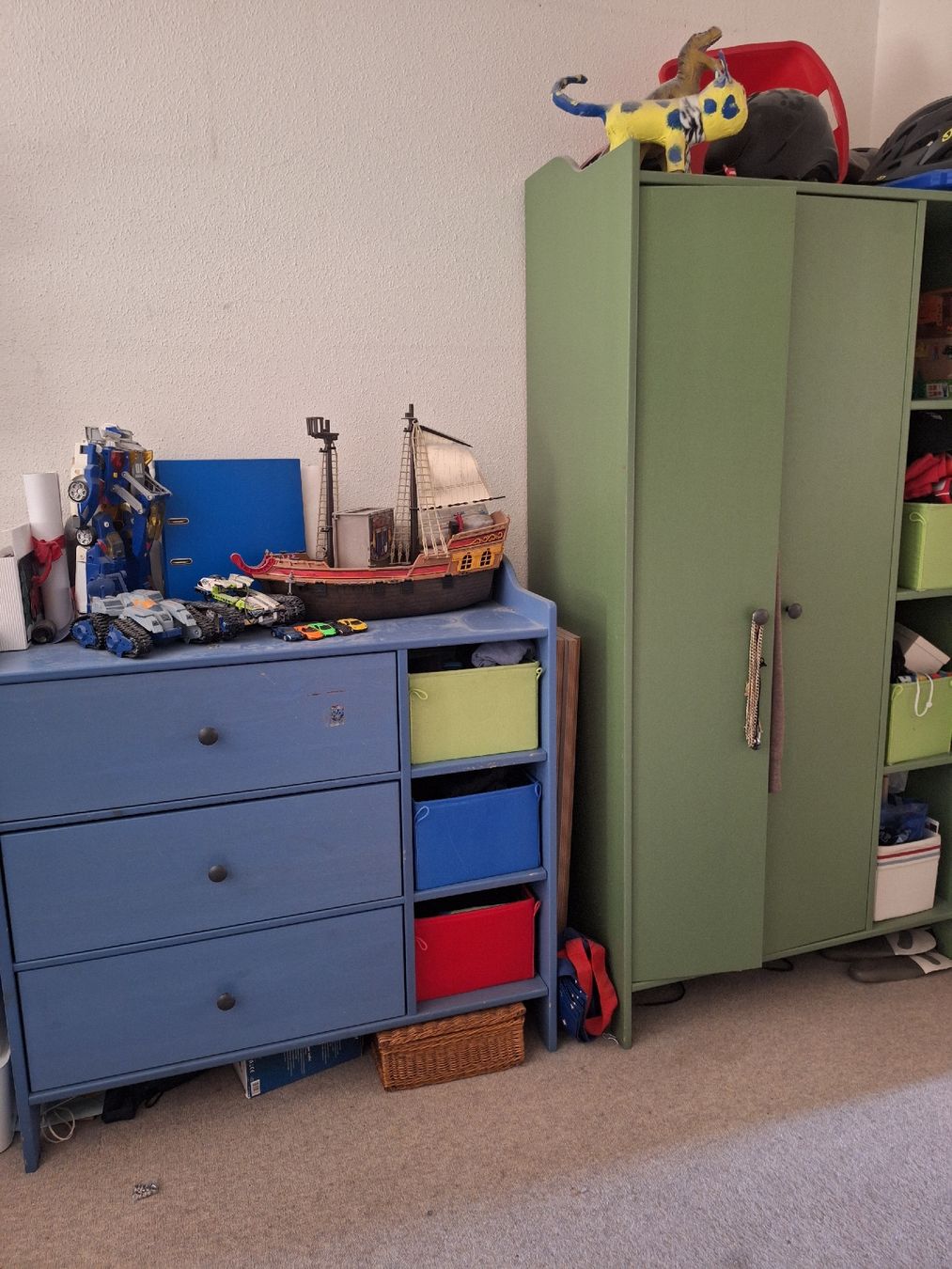 Commodes: Kommode blau mit 3 Schubladen und Aufsatz – D'occasion à Zürich par y.seiler 1