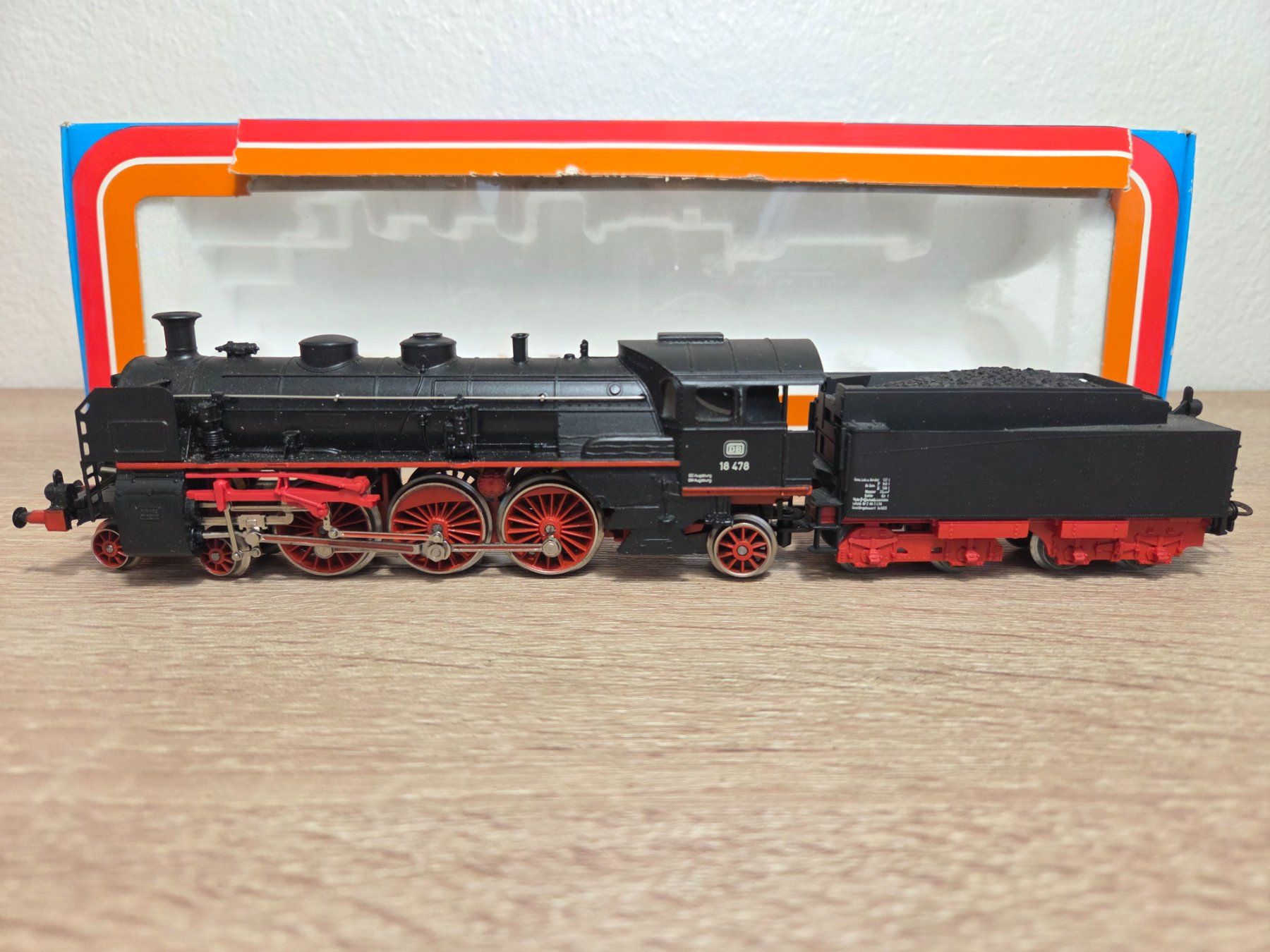 Märklin Modellini di ferrovie: Märklin 3093 Dampflok BR 18 DB H0 – Usato da St-Aubin-Sauges venduto da Lo_Go