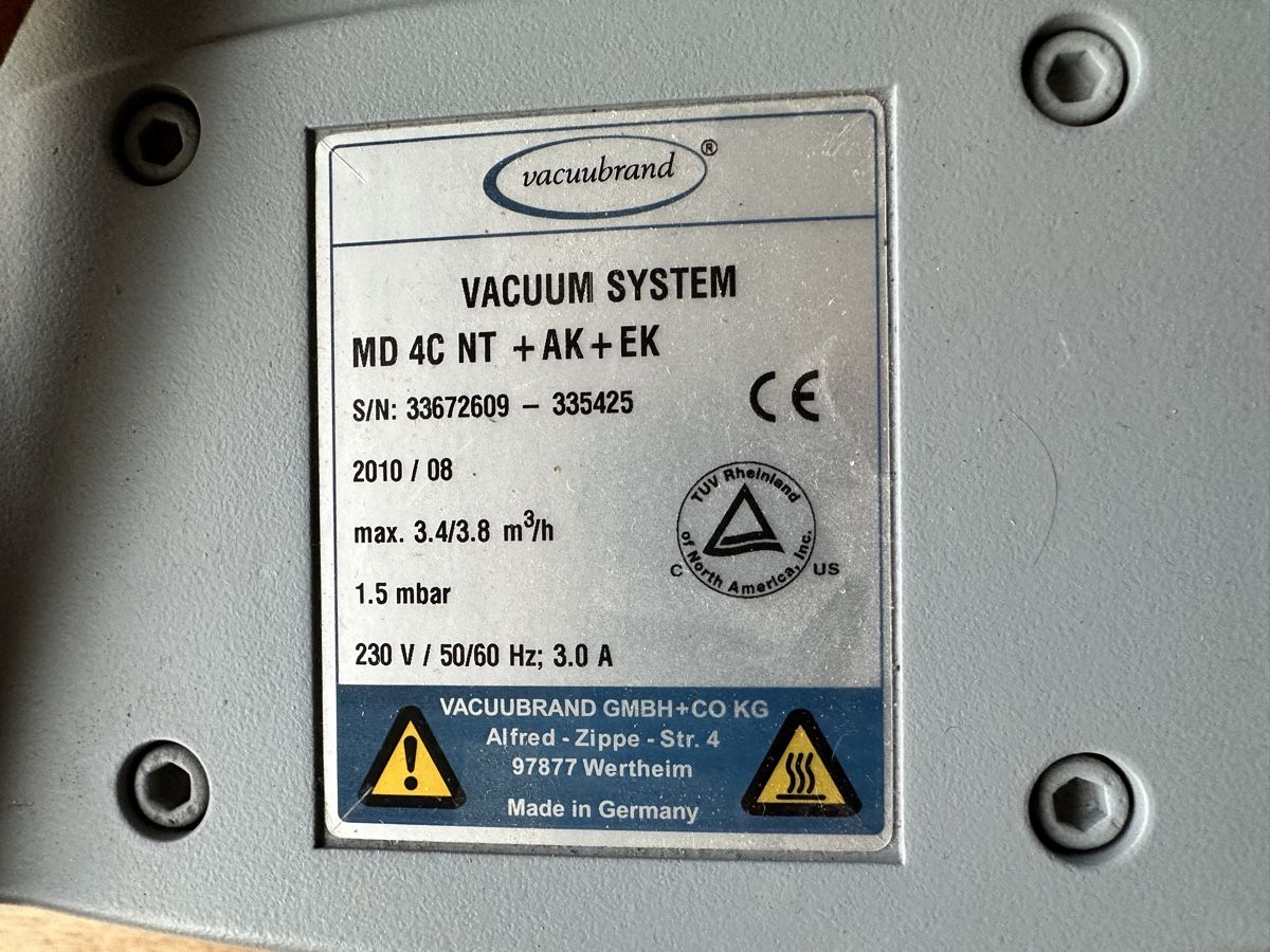 Compressori: MD 4C NT +AK+EK Chemistry vacuum system – Usato da Basel venduto da MaschinenSchweiz 2