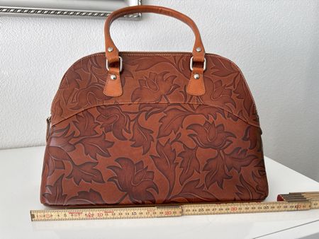 Elegante Handtasch, Leder, mit Blumenmuster!