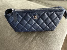 Chanel Kosmetiktasche Marineblau Silber Caviar Leder