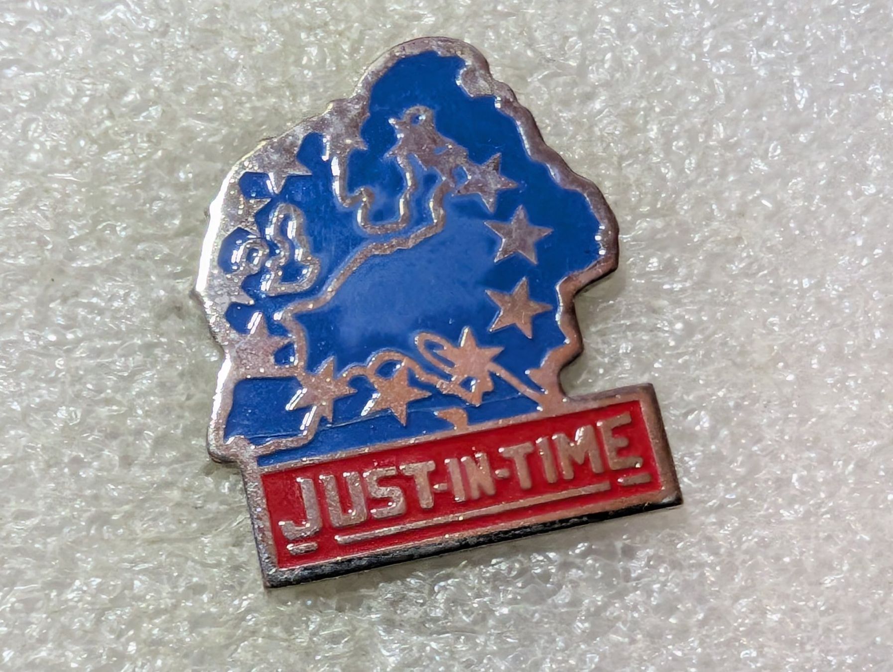 Placchette & Badge: Ansteckpin 107: Just in Time – Usato da Oppligen venduto da Pin-Fall-Shop