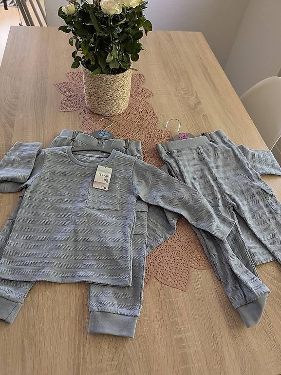 Lotti & Set di vestiti: 2 neue Geschwister-Sets Gr. 86 & 98  Primark – Nuovo e nell'imballaggio originale da Aesch LU venduto da Diditahoney