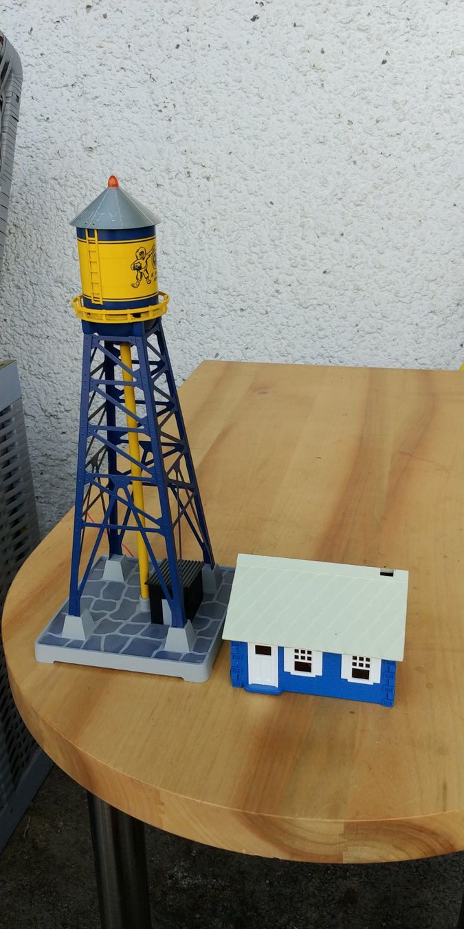 Modelleisenbahnen: MTH Wasserturm mit Häuschen O – Gebraucht aus Waltenschwil von Ardnas007