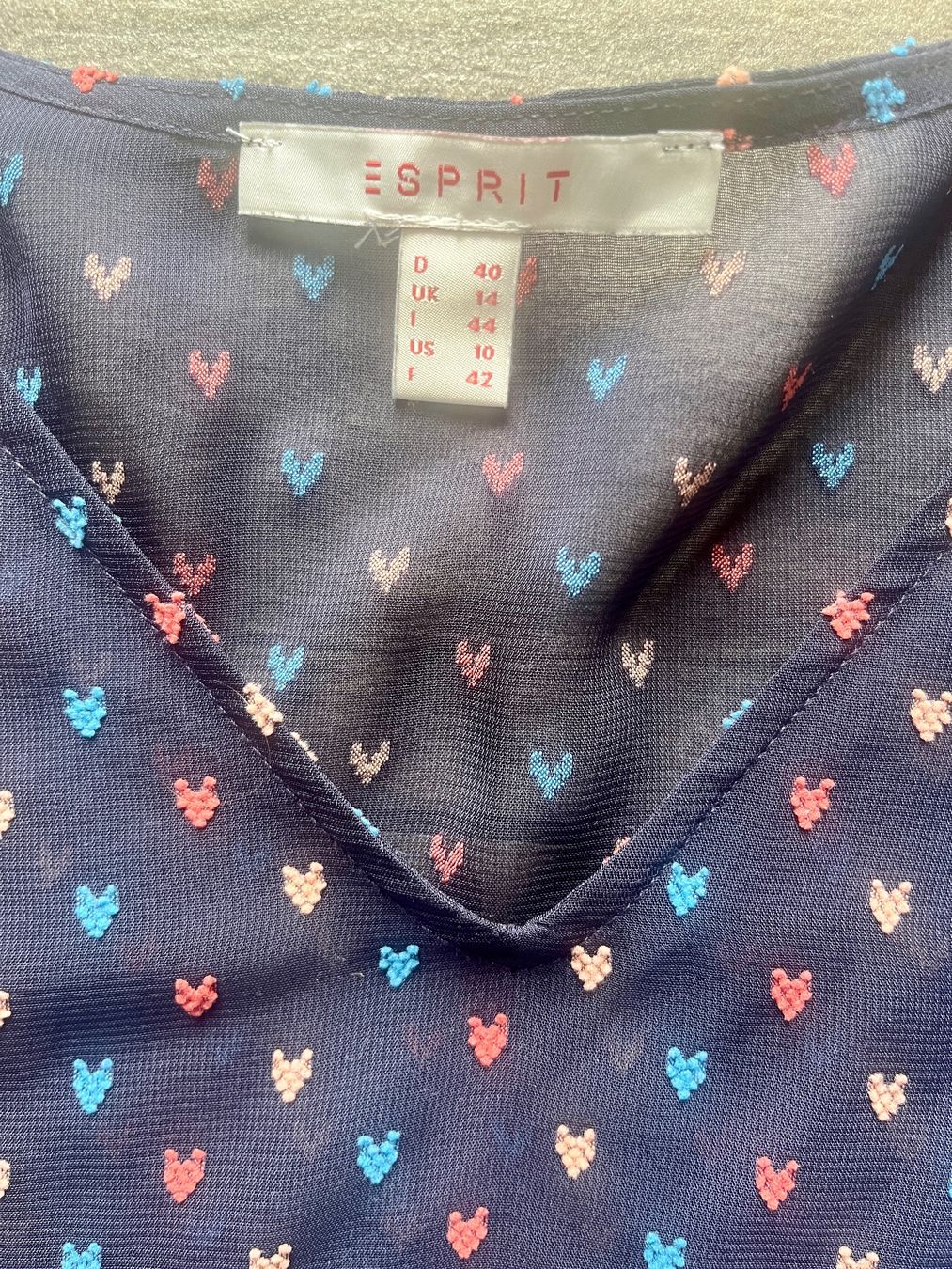 Esprit Camicette: Hauchdünne Espritbluse mit Herzmuster – Usato da Strengelbach venduto da Lucaernest 1