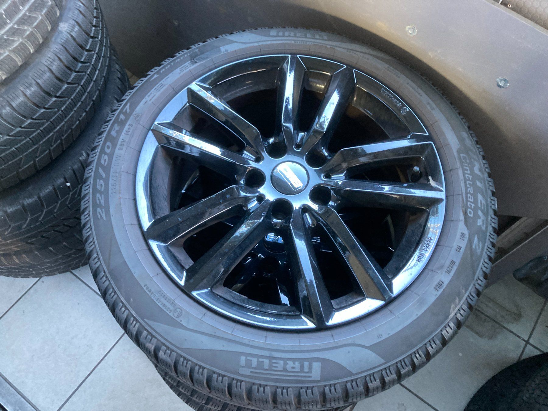 Audi Pneus & Roues: Audi A5 Winterräder 225/50R17 Pirelli – D'occasion à Cham par WB2223 2