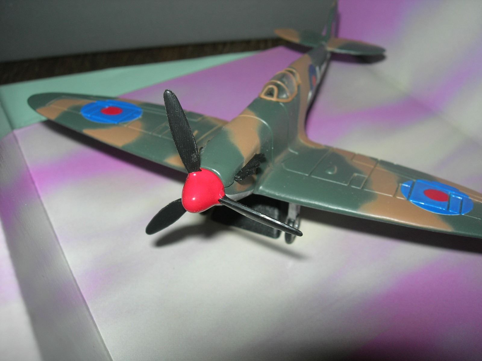 Maisto Kit di modellismo & Modellini statici: Spitfire Mk 11 ° Maisto 1:72 – Nuovo e nell'imballaggio originale da Hornussen venduto da Amw 1