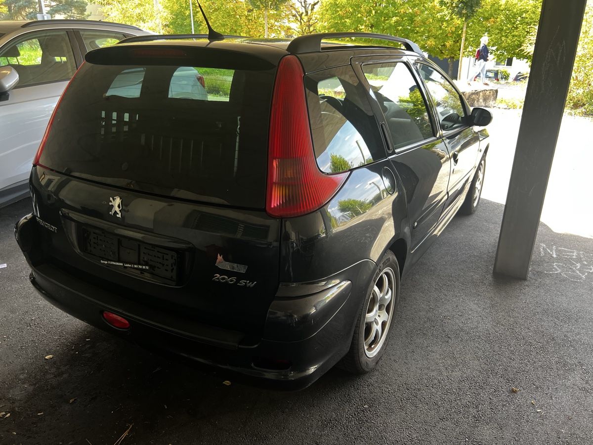 Peugeot Automobili: Peugeot 206 1.6 SW  – Usato da Fribourg venduto da mithukana 4