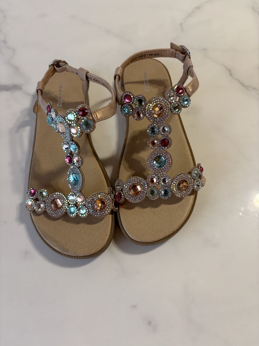 Chaussures filles: Sandales.Pointure 37 – D'occasion à Delémont par Vendeur_3 1