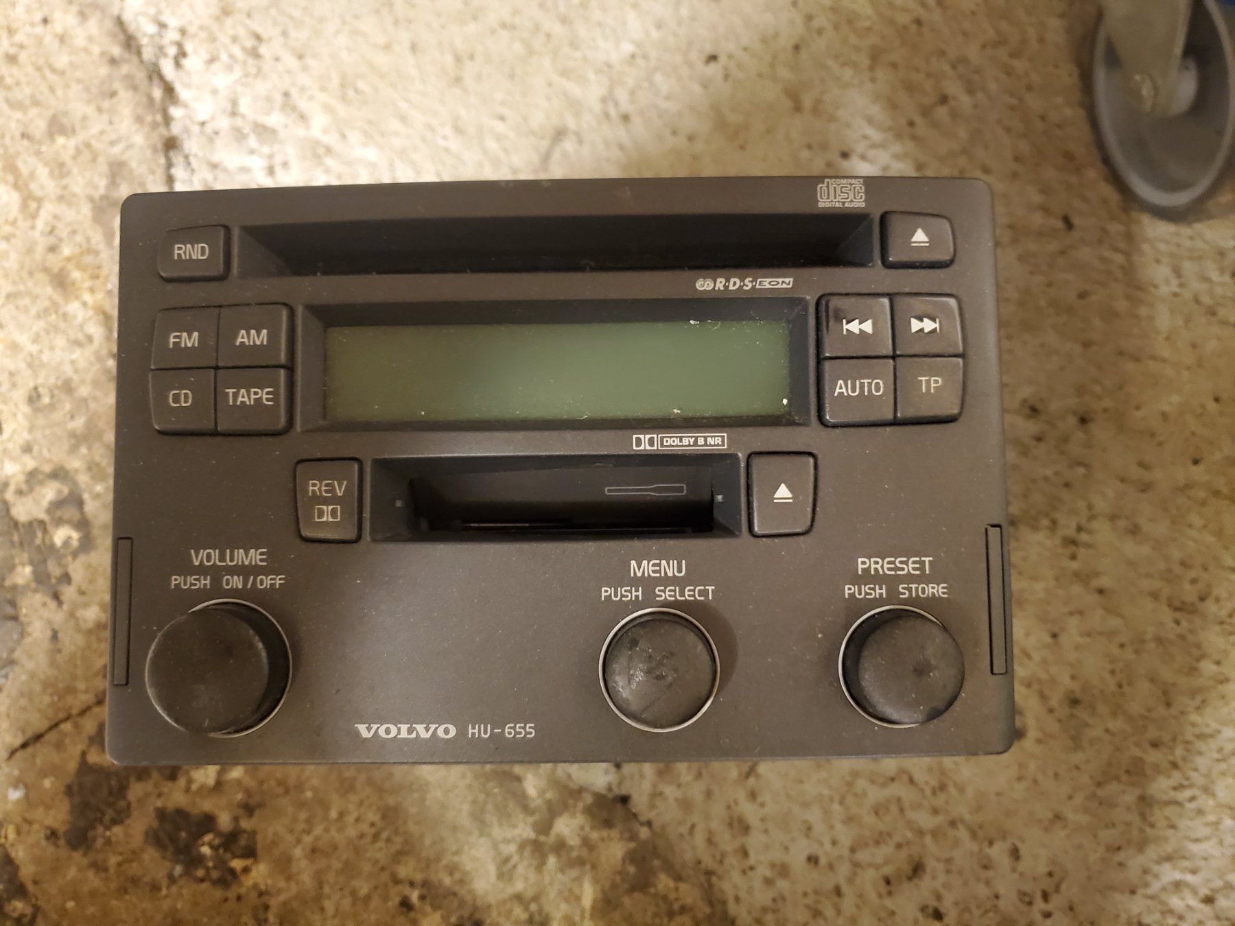 Radios: Volvo  Autoradio - HU-655 – Defekt aus Rutschwil von re-pariert