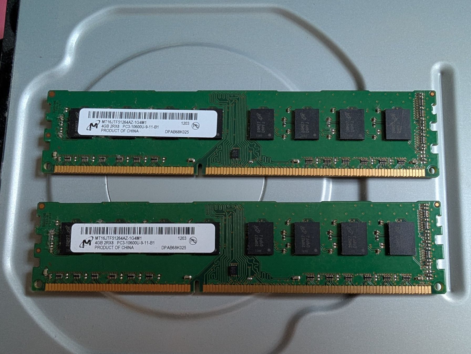 Hewlett Packard Mémoires / RAM: Zwei 4GB 2RX8 RAM Speicherkarten – D'occasion à Sempach par Pascinho