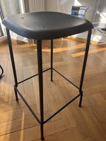HAY Barhocker schwarz Metall, Sitz Holz, wie neu