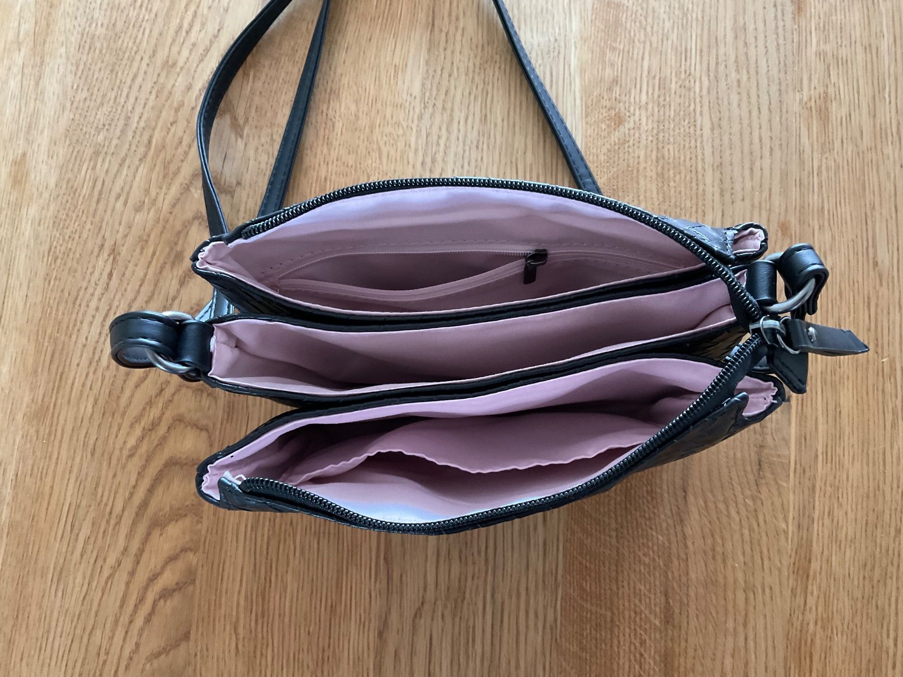 Taschen für Damen: Handtasche schwarz Fabrikneu – Neu und originalverpackt aus Wetzikon ZH von Libelle01 1
