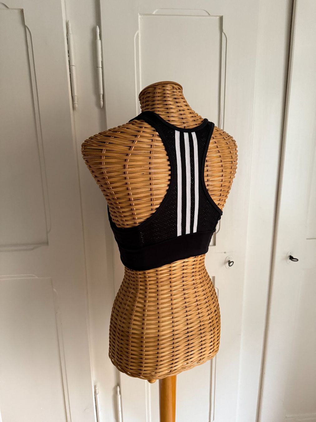 Adidas Top: ADIDAS - Sport-Bustier schwarz S – Usato da Zürich venduto da Diazaio 2