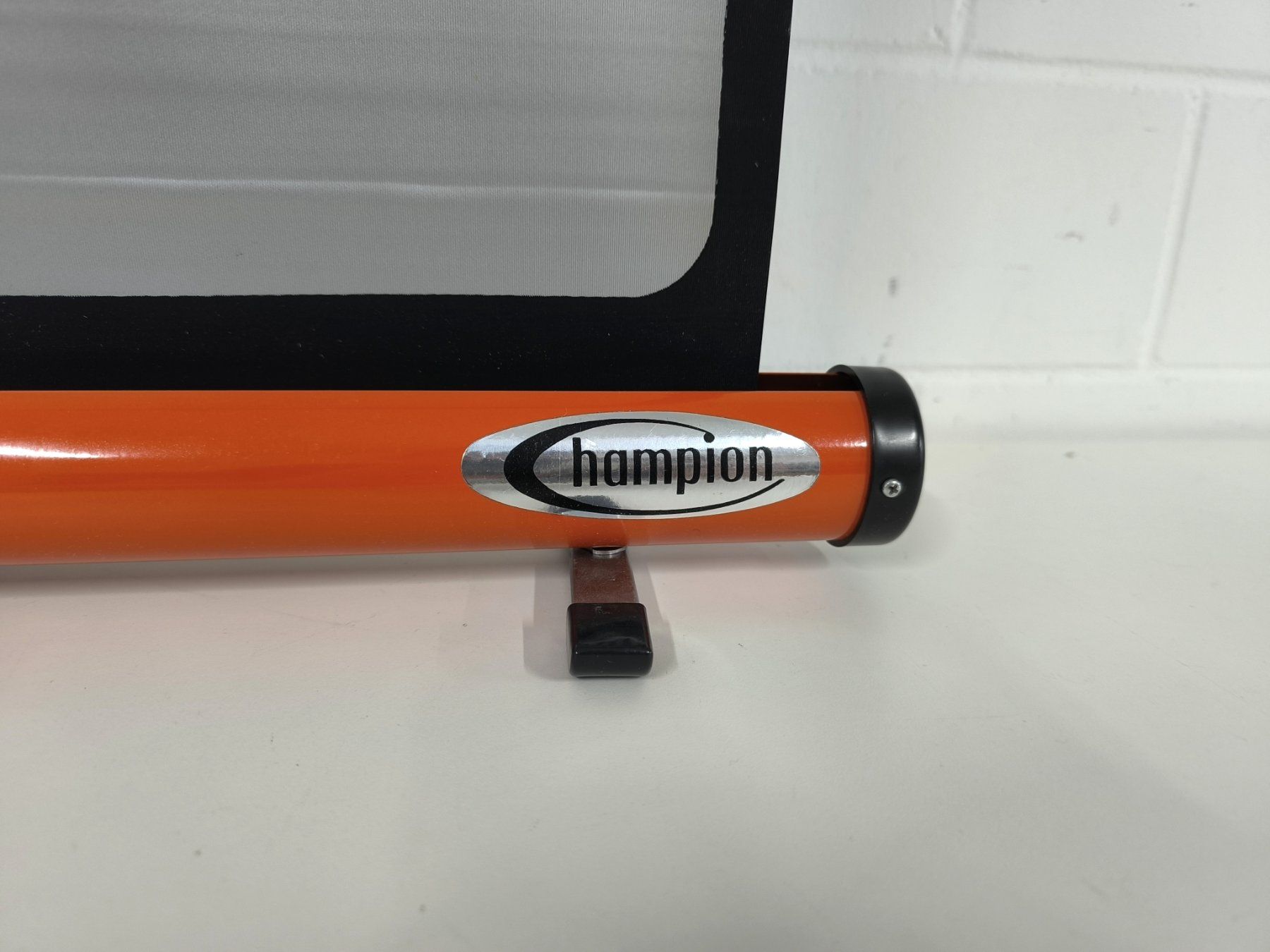 Schermi: Champion Mobile Tischleinwand Beamer Orange Vintage – Usato da Rüti ZH venduto da Restwert_Rueti_ZH 1