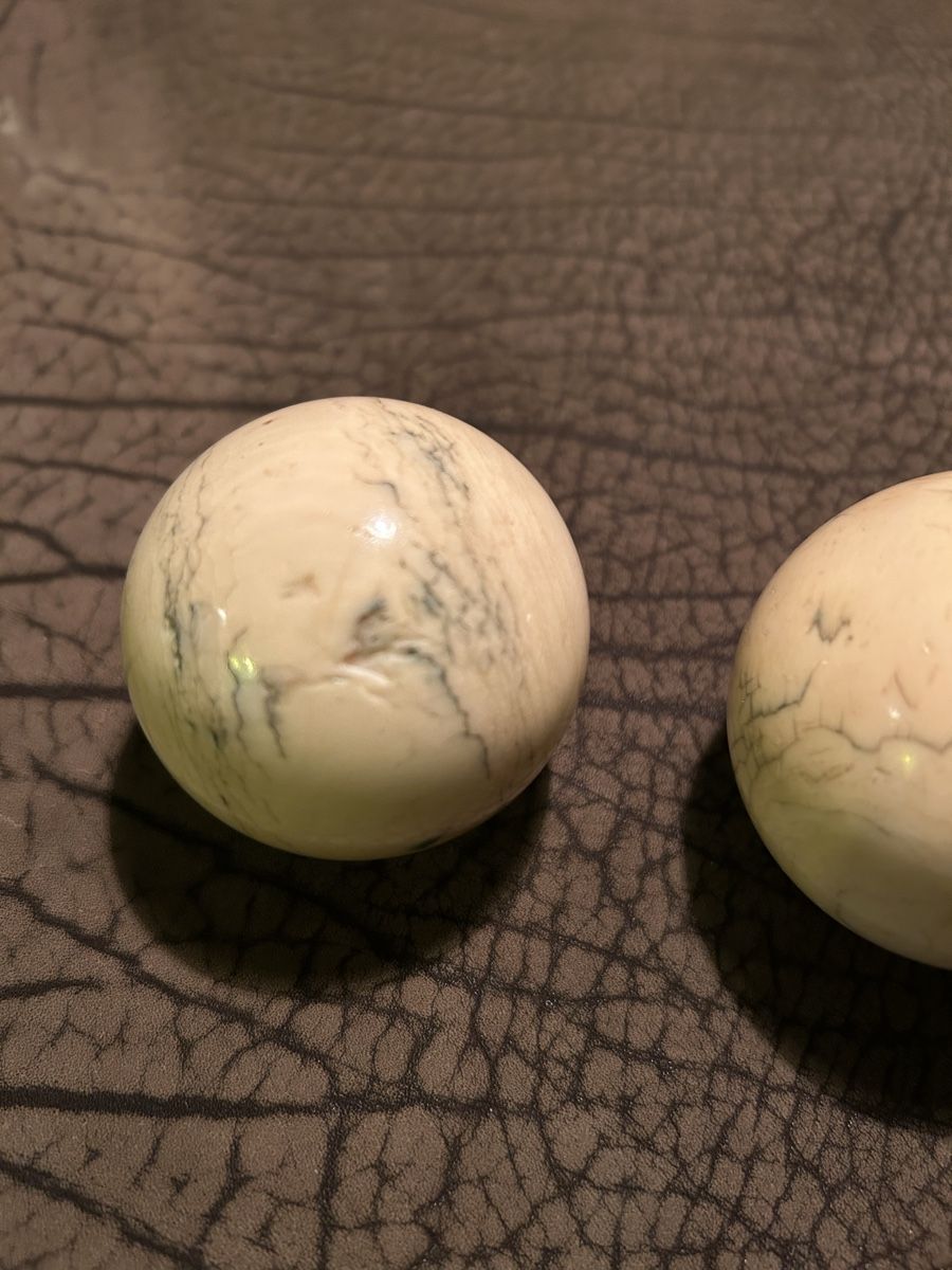 Palloni: 2 ANTIKE BILLARD KUGELN – Usato da Bottmingen venduto da Surubi 3