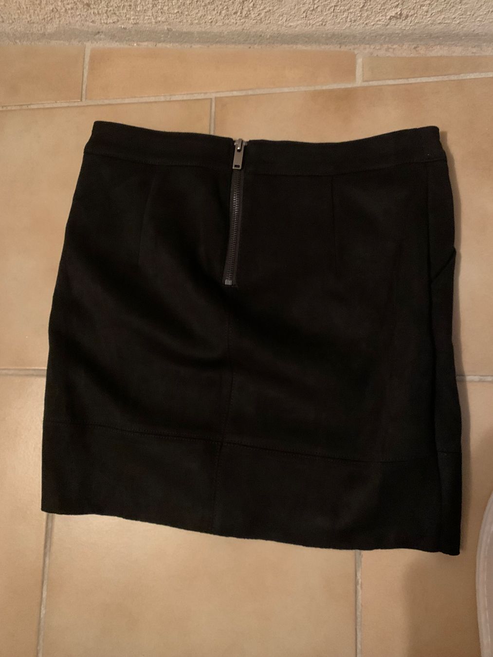 Only Gonne: Jolie jupe noire Only t. 36 – Usato da MEYRIN venduto da Gwendo10 1