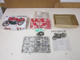 DUCATI 900 Mike Hailwood Replica Tamiya Maquette 1980