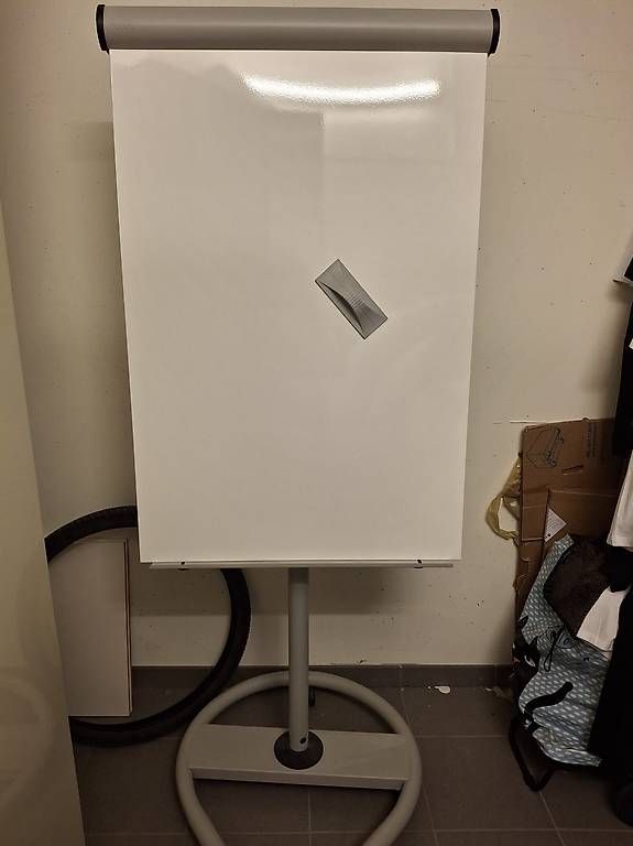 Wandtafeln: TABLEAU BLANC À FEUILLES / FLIPCHART – Gebraucht aus Nyon von cat_c7f8
