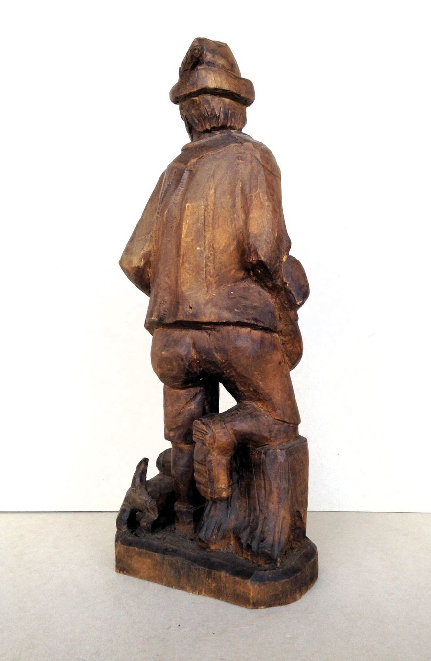 Statuette: Jäger mit Hund, geschnitzte Holzfigur, Init. JN – Usato da Alpnach Dorf venduto da MZ001 3