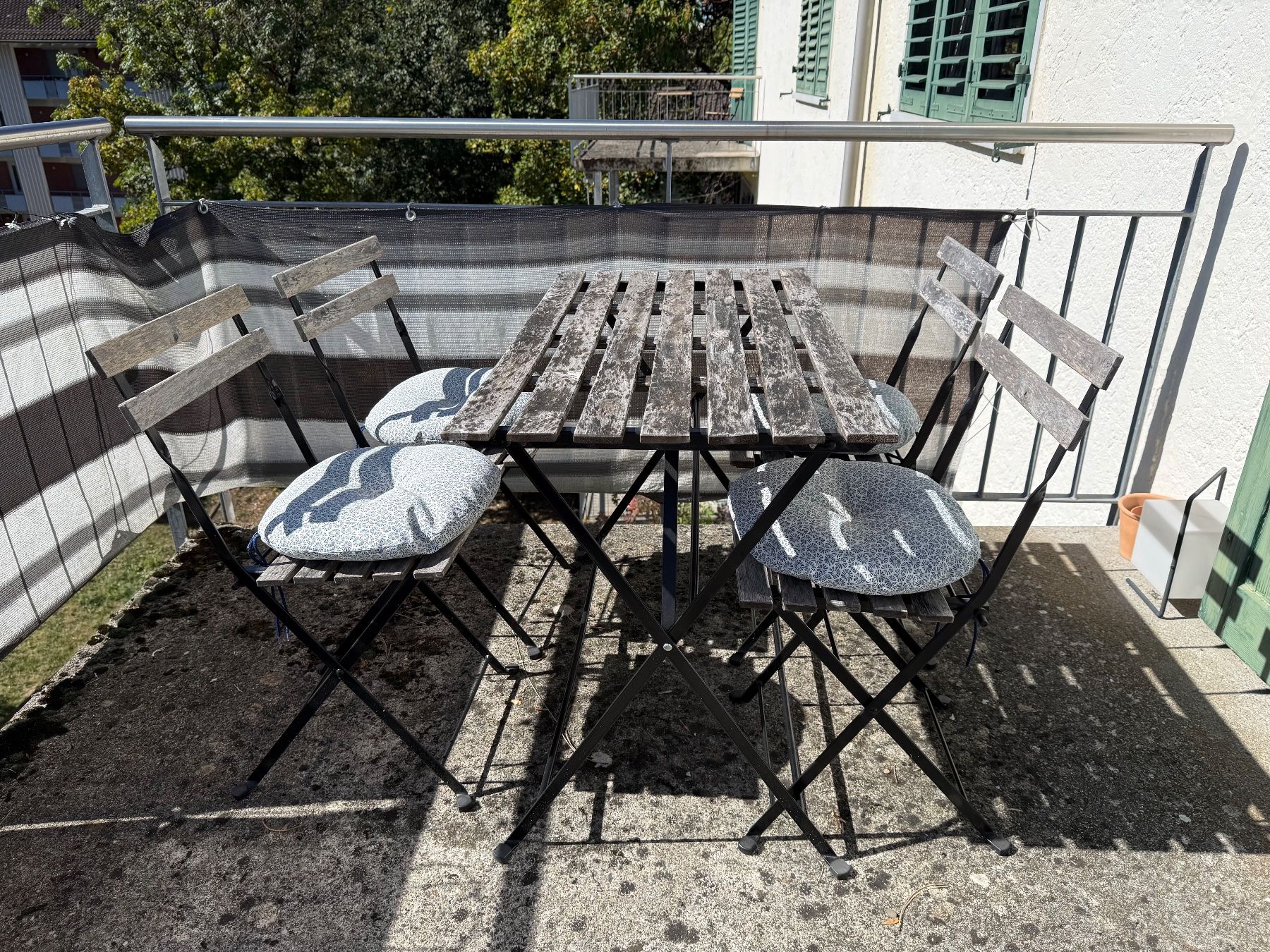 Ikea Set di tavolo e panche: Balkonset Holztisch mit 4 Klappstühlen – Usato da Zürich venduto da ame_r6dk