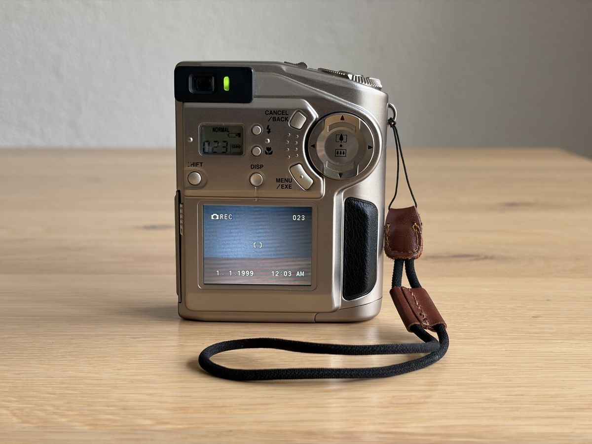 Leica Fotocamera: Leica Digilux Zoom – Usato da Glarus venduto da HowlinWolf_ 2