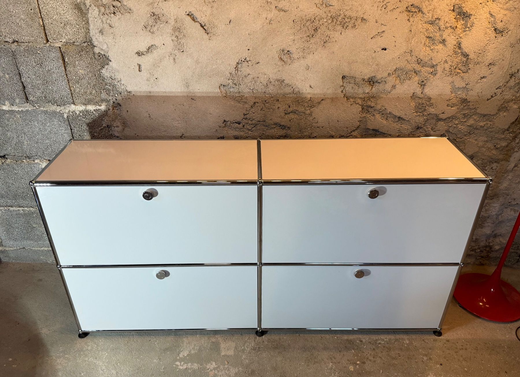 USM Cassettiere: USM Haller Sideboard lichtgrau mit 4 Klappen – Usato da Schalunen venduto da Schwende2 7