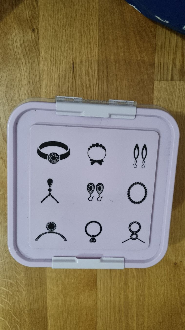 Autres décorations & accessoires: Schmuckbox lila mit Fächern guter Zustand – D'occasion à Rorschach par Hati.Og