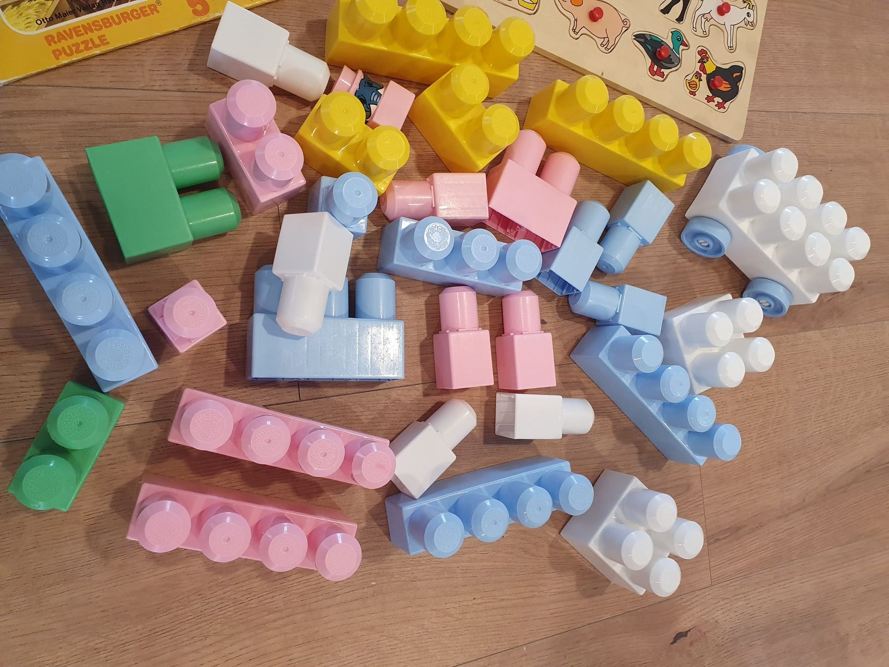 Spielzeuge: Spielzeug Set Bausteine Puzzle  Garderobe – Gebraucht aus Niederönz von STI88 1