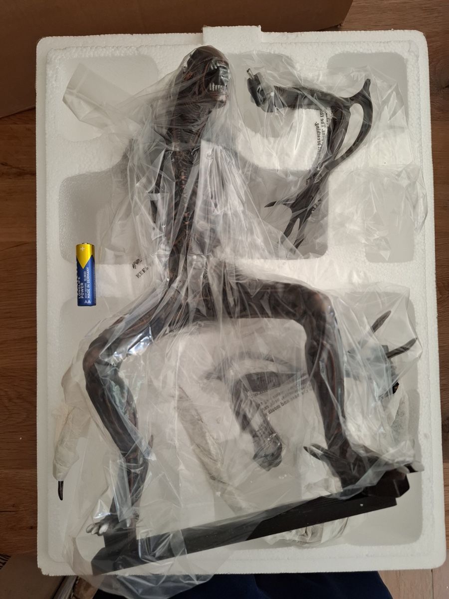 Statuette: Alien Warrior Signature, #510/1500 – Usato da Gollion venduto da sophie91 2