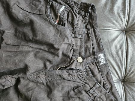 DIESEL schwarze Damenhose / Jeans – Gr. 31 – mit Druckknopf-