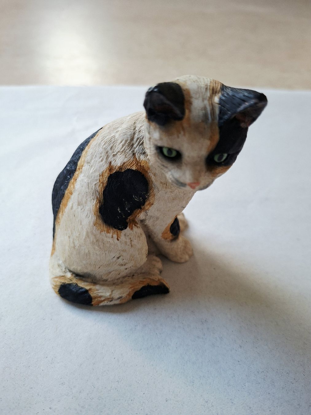 Tutte le decorazioni: Deko Katze sitzend dreifarbig Figur 9,5 cm – Usato da Klingnau venduto da vollmond36 1