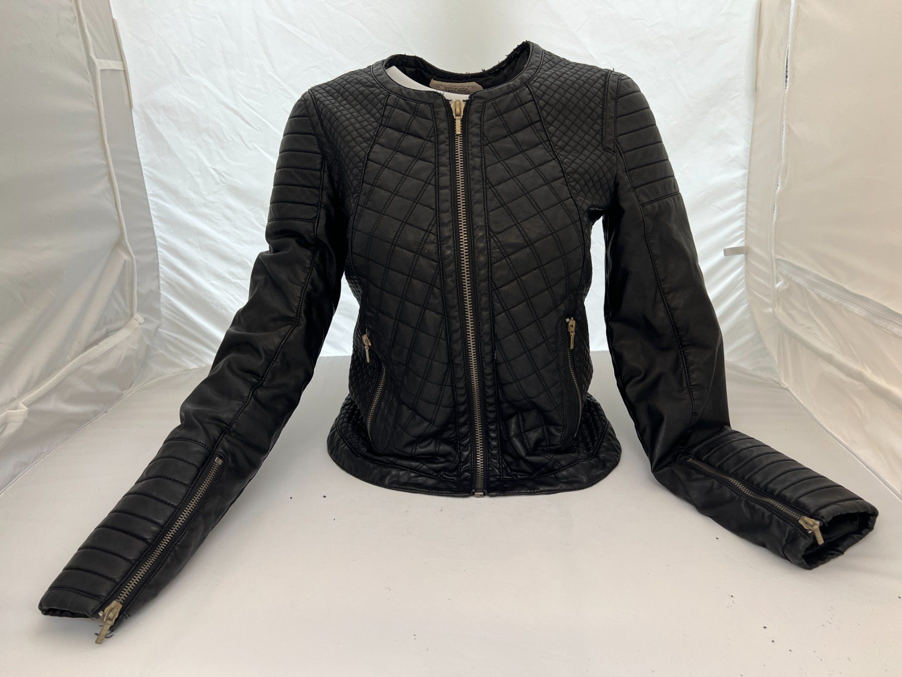 Zara Jacken: Kunstlederjacke in Schwarz, Grösse M - – Gebraucht aus Zürich von Drahtzug 1
