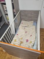 Kinderbett mit Matratze und Bettwaesche guter Zustand