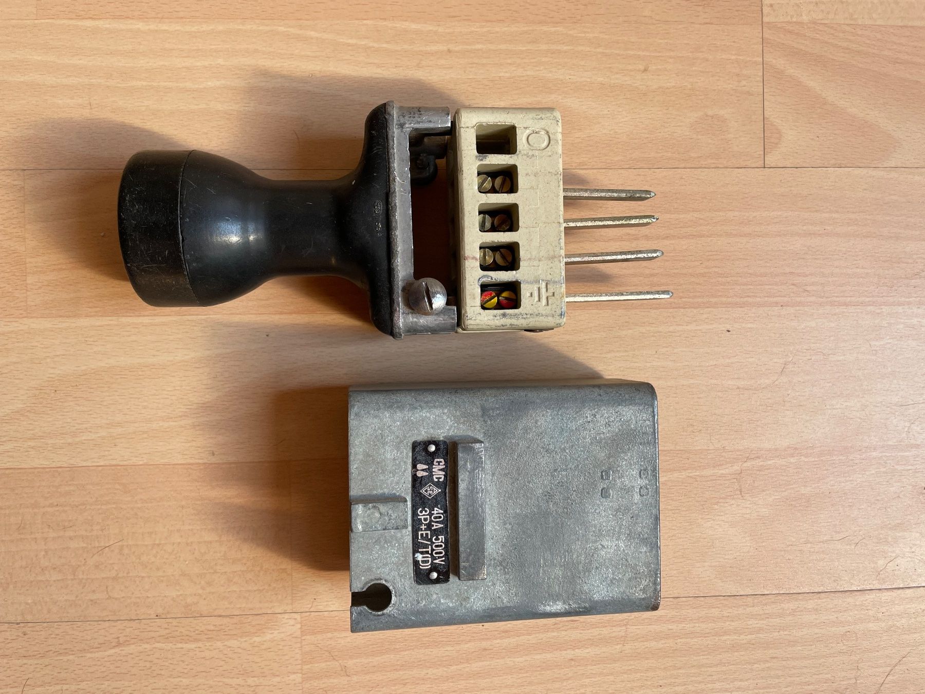 Spine: J 40 Drehrichtungsstecker Wendestecker Phasenwender  Stecker – Usato da Huttwil venduto da Bolpa 3