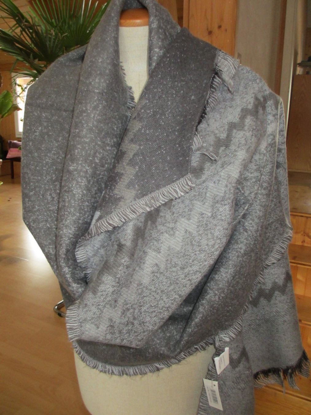Foulard & Sciarpe: grosser Winterschal / Pashmina - neu – Nuovo e nell'imballaggio originale da Herisau venduto da fan_h9qj