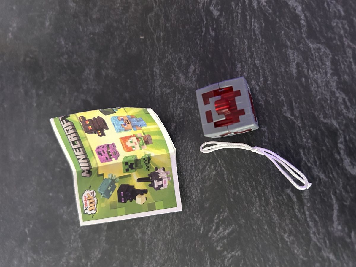 Figuren: Minecraft, Red Stone, Kinder Joy – Neu (gemäss Beschreibung) aus Moosseedorf von Slowwdown