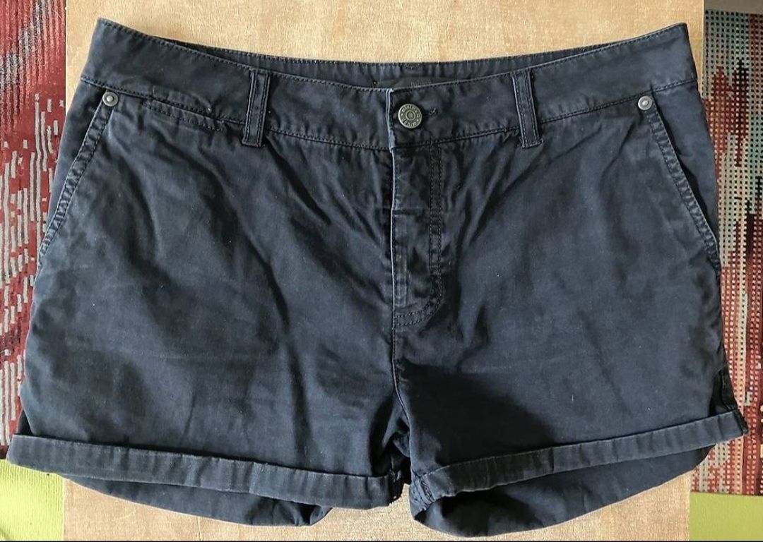 Pantaloni: zwei tolle Shorts von minimum &H&M – Usato da Fischenthal venduto da claerlibaerli 2