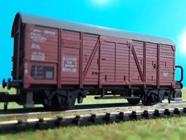 Modellbahn _ Arnold  Güterwagen mit Bremserhäuschen _ Spur N