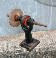 alte Schleifmaschine Hand - Schleifer - Riemengetrieben