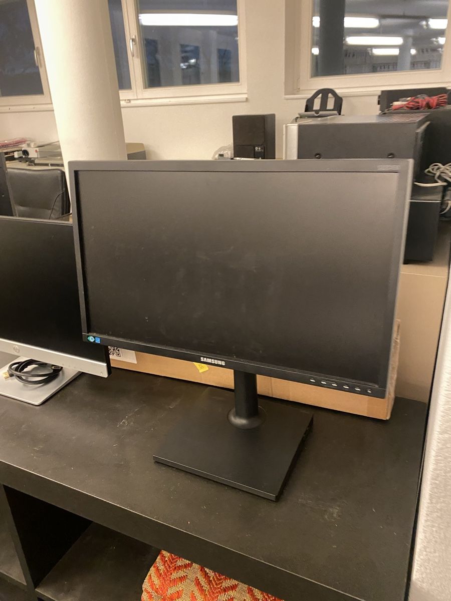 Ecrans: 3 PC Monitore – D'occasion à Herrliberg par Julianopie 2