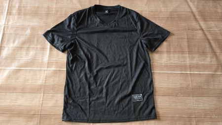 🆕️ Schwarzes T-Shirt - XS - mit V-Ausschnitt