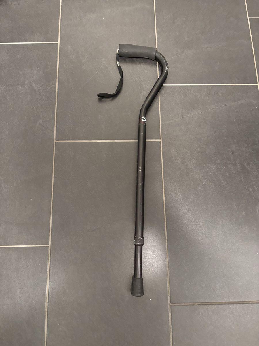 Ausili per la deambulazione: Walking stick height adjustable black good condition – Usato da Bonstetten venduto da corinnewal