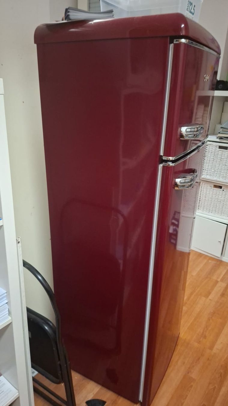 Kühlschrank: Roter Retro-Kühlschrank mit Gefrierfach – Gebraucht aus Gsteigwiler von Marqui 4