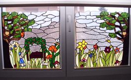 Tiffany Fenster Dekoration Unikat mit Garten und Bank